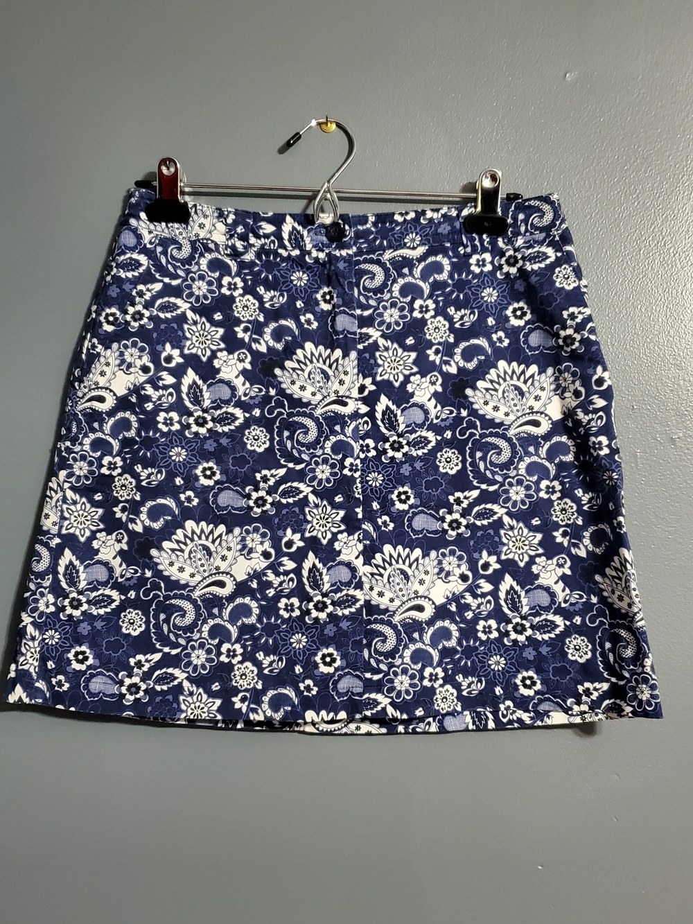 Karen Scott Navy and White Floral Paisley Mini Skirt Shorts Underneath Size 4P